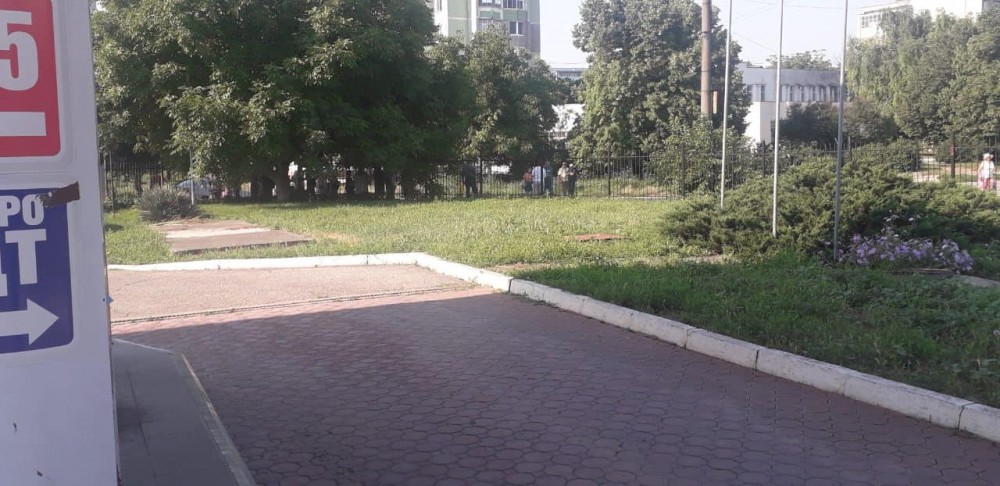 FOTO // La Bender, oamenii stau în rând pentru a-și primi banii